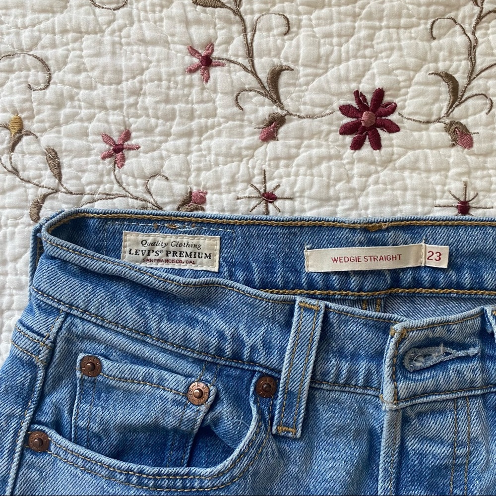 Levi’s Wedgie Straight Jeans